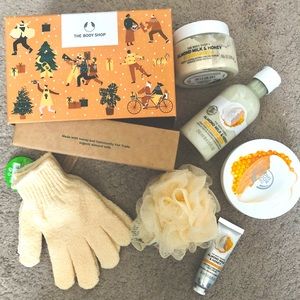 THE BODY SHOP | Soothing Almond Milk & Honey Big Gift Box | NWOT